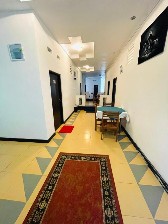Hotel Travellers Halt Ratnapura Exterior foto