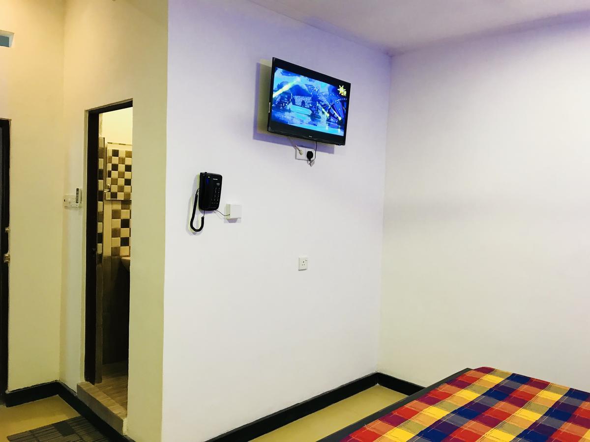 Hotel Travellers Halt Ratnapura Exterior foto