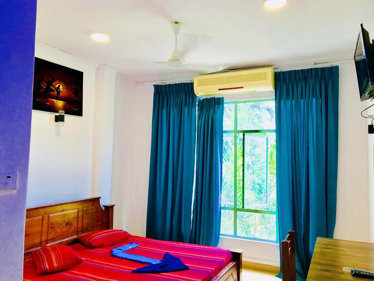 Hotel Travellers Halt Ratnapura Exterior foto
