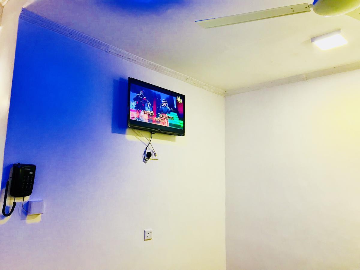 Hotel Travellers Halt Ratnapura Exterior foto