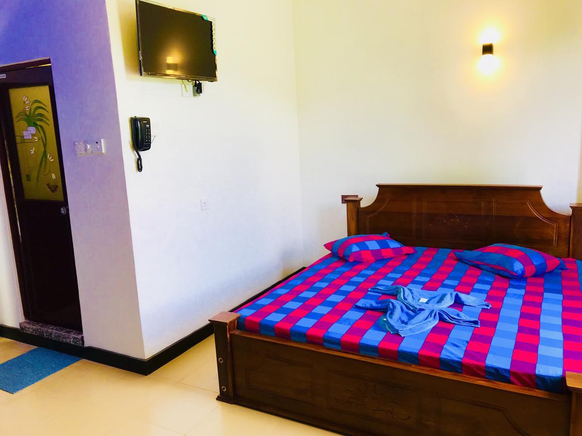 Hotel Travellers Halt Ratnapura Exterior foto